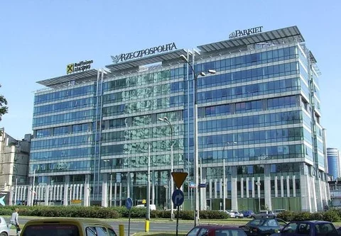 Siedziba redakcji "Rzeczpospolitej" i "Parkietu" przy ul. Prostej w Warszawie, fot. Wikipedia