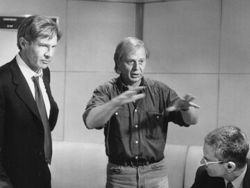 Harrison Ford, Wolfgang Petersen i Tom Everett na planie filmu „Air Force One”