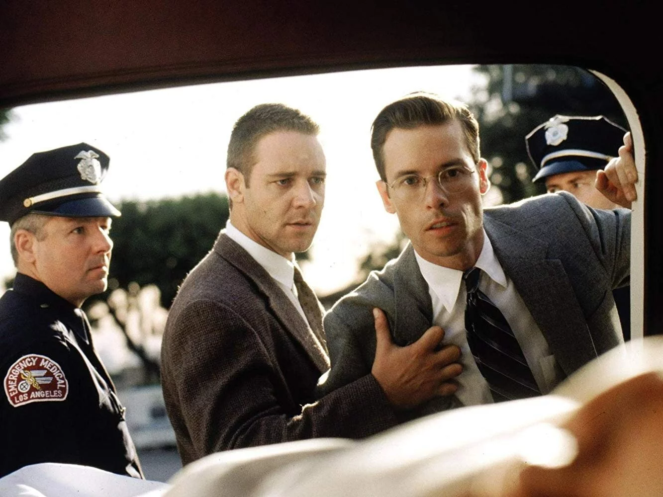 Russell Crowe i Guy Pearce w filmie „Tajemnice Los Angeles”