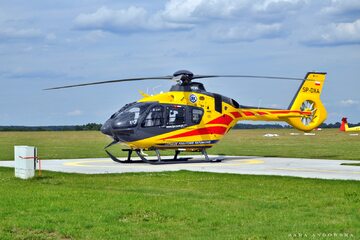 Helikopter Lotniczego Pogotowia Ratunkowego „Ratownik 21” stacjonujący na lotnisku w Michałkowie