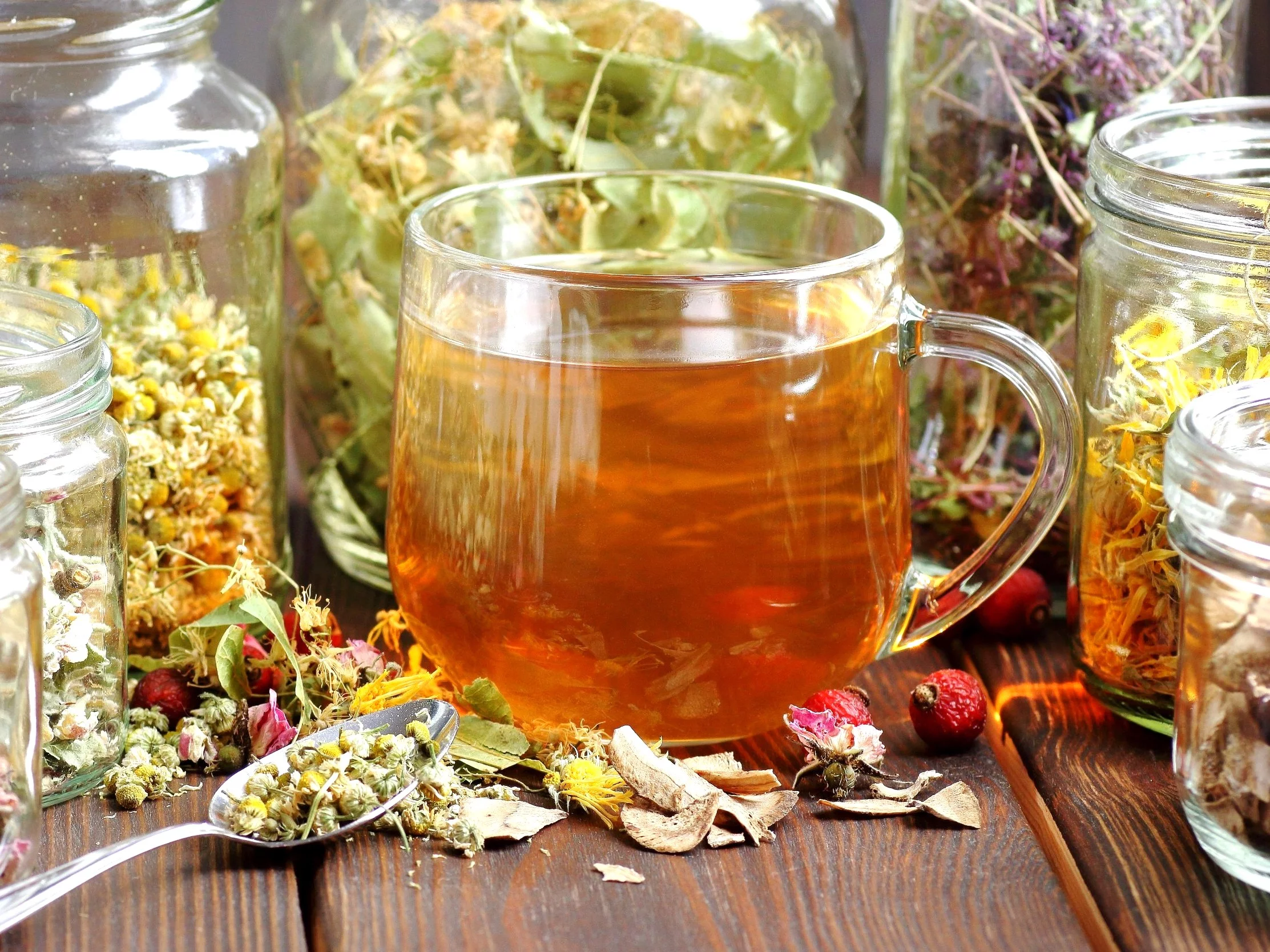 Herbatka z rumianku, melisy i imbiru