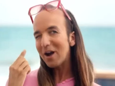 Kadr z reklamy Snickersa