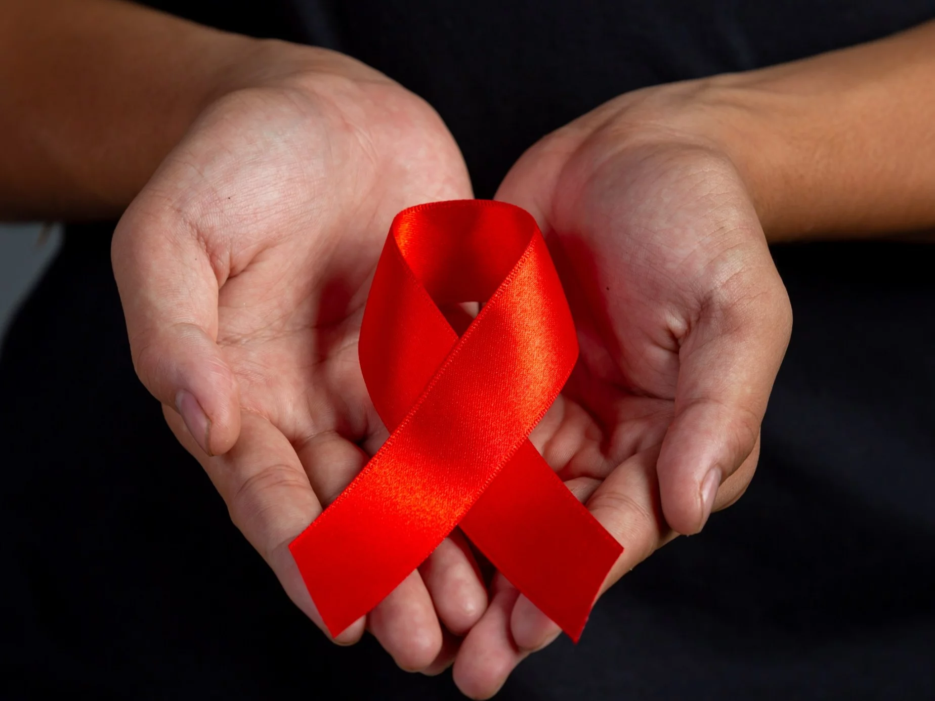 Czerwona kokardka – znak solidarności z osobami z HIV i AIDS