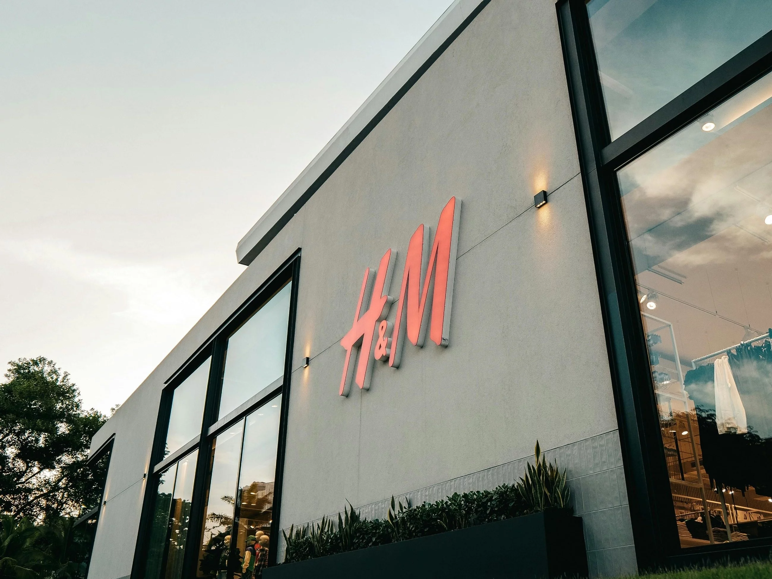 Ciche godziny w sklepach H&M – nowa inicjatywa