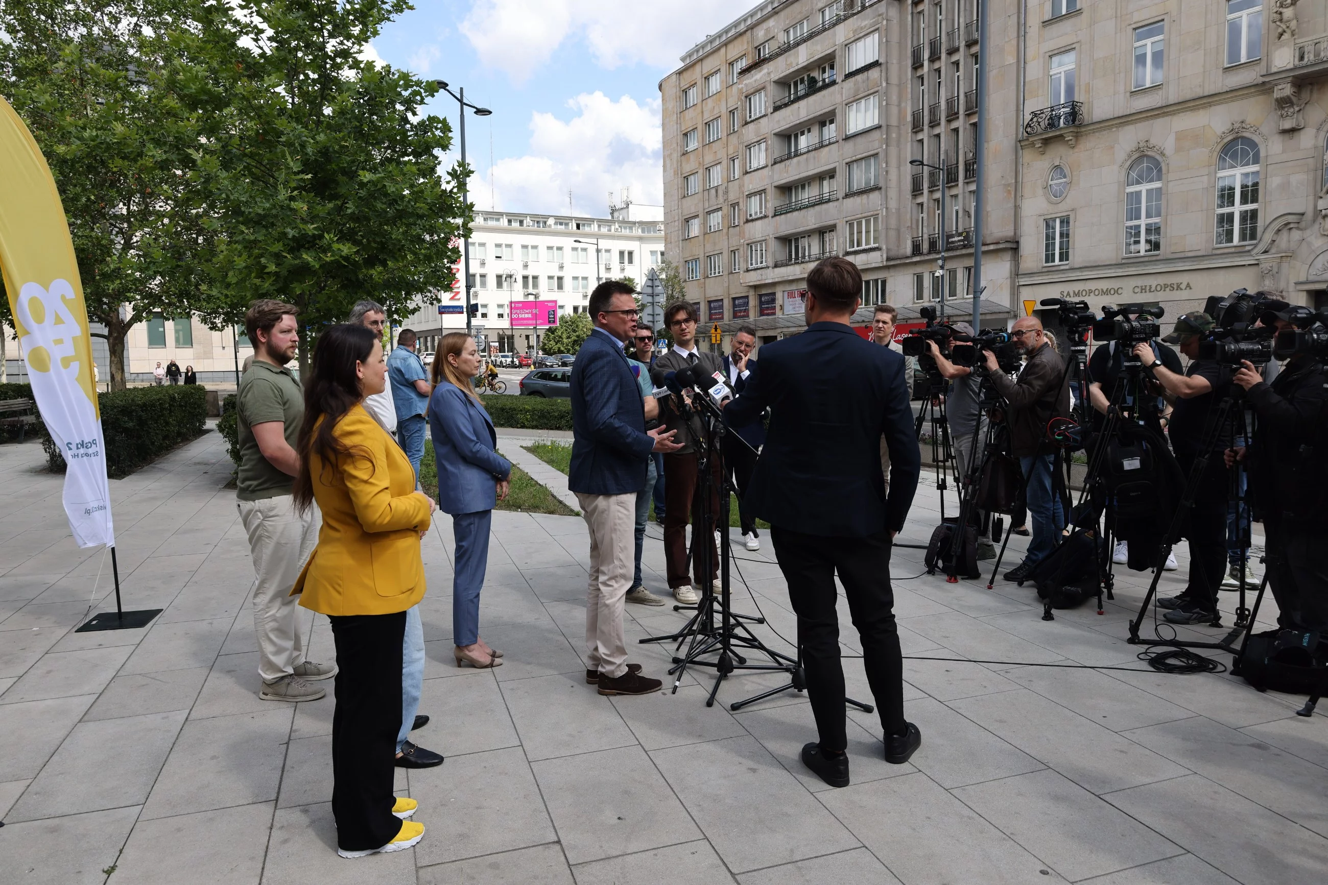 Zamieszanie na konferencji Hołowni. Głos z publiczności zaskoczył wszystkich