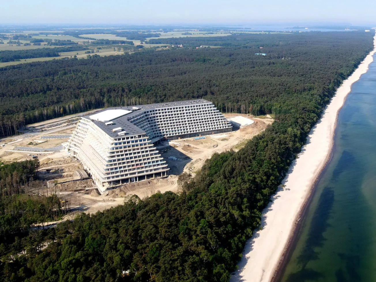 Budowa hotelu w Pobierowie (źródło: TT Tomasz Narkun)