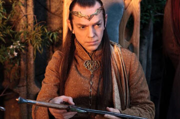 Hugo Weaving jako Elrond w filmie „Władca pierścieni: Drużyna Pierścienia” (2001)