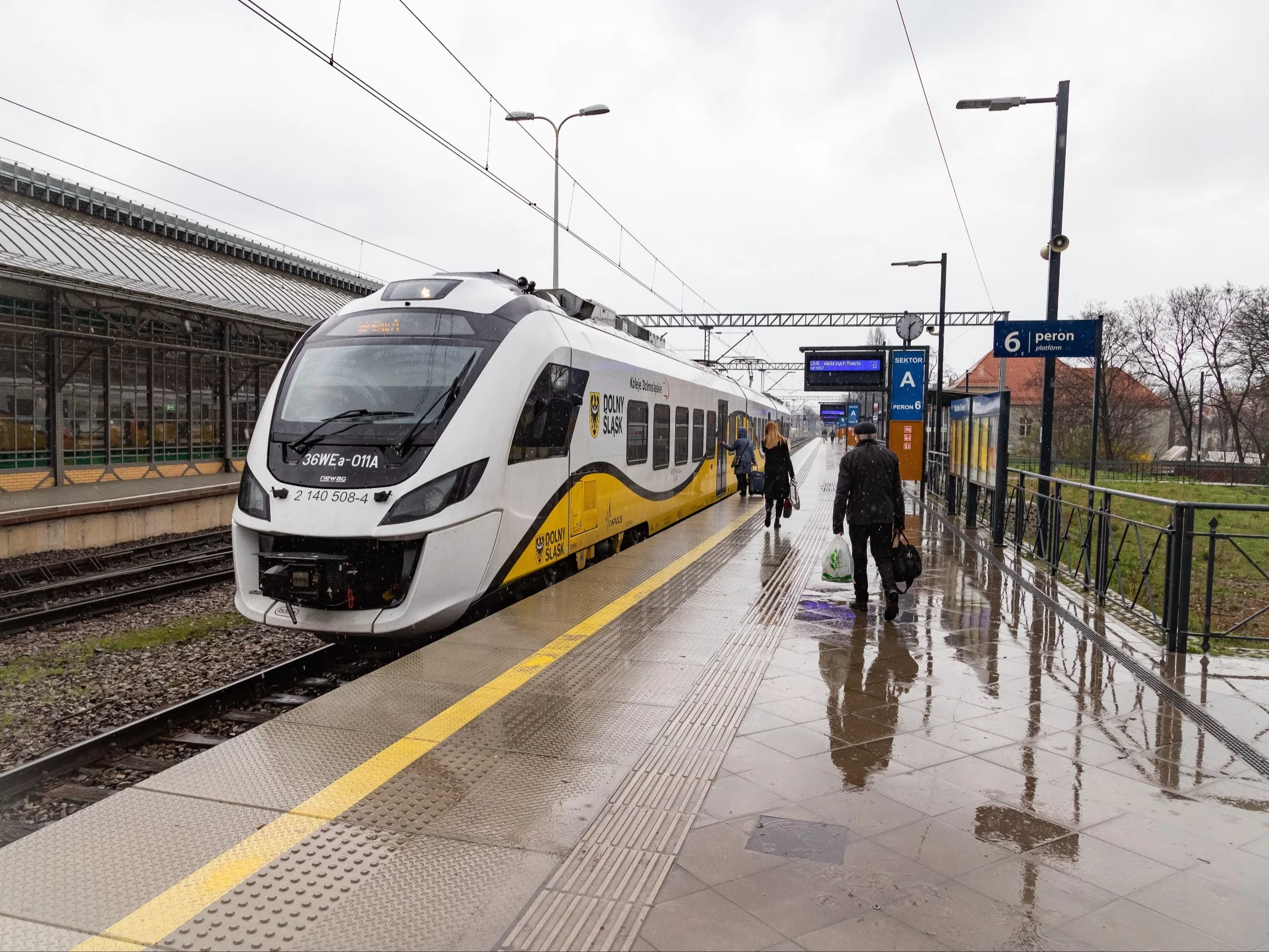 Hulajnogi w pociągu. Ten przewoźnik wprowadził nowe przepisy