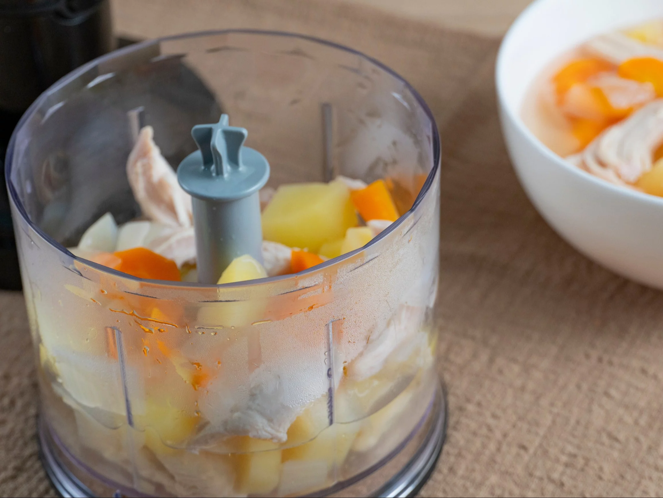 Szykowanie zupy z kurczaka