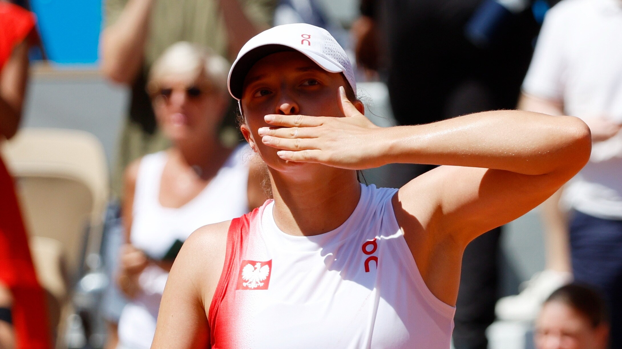 Paryż 2024. Iga Świątek na zwycięskiej ścieżce. Walczyła z koszmarnym upałem i rywalką – Tenis – Sport Wprost