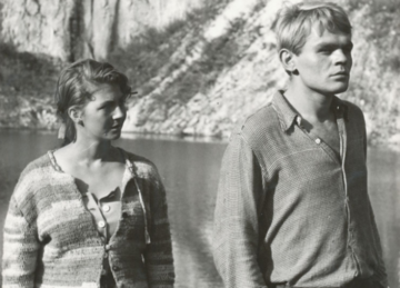 Ilona Kuśmierska i Jerzy Janeczek w filmie „Sami swoi” (1967)