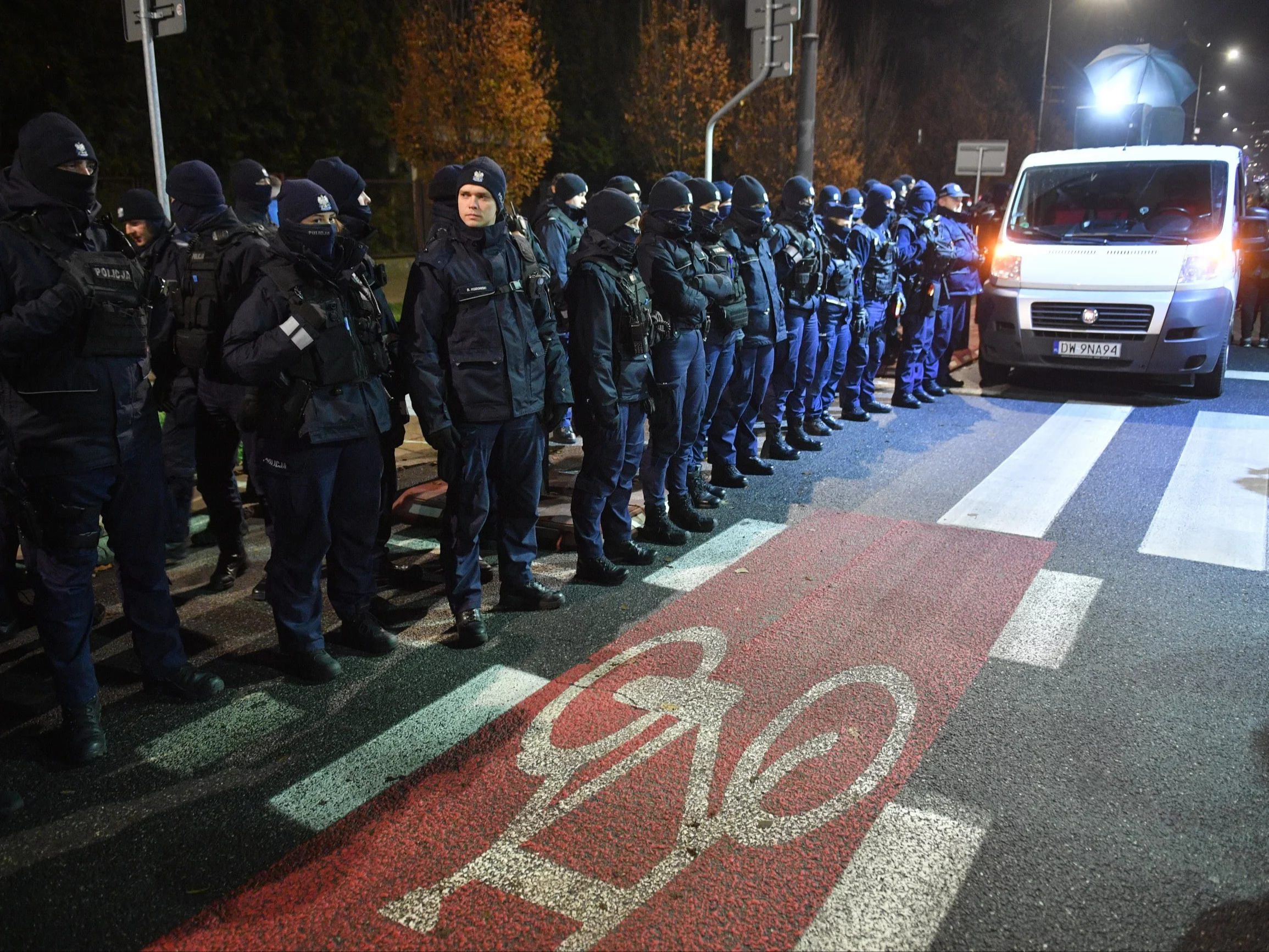 Policjanci przed domem Jarosława Kaczyńskiego podczas protestu kobiet