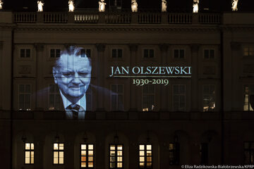 Iluminacja upamiętniająca Jana Olszewskiego na Pałacu Prezydenckim