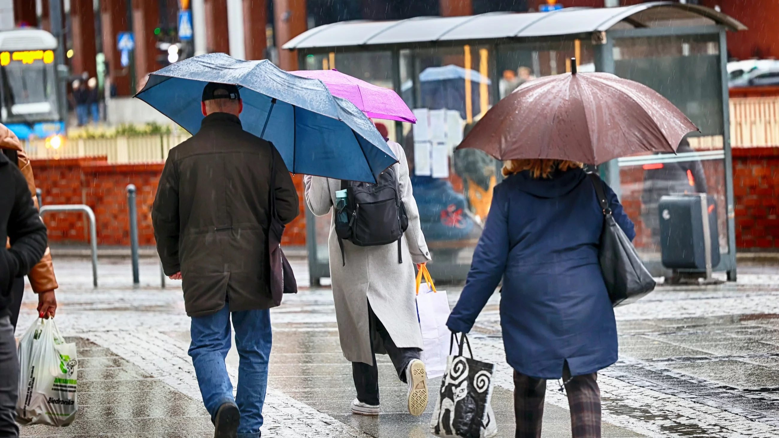 Deszcz i wiatr w Polsce. Potrzebne będą parasolki