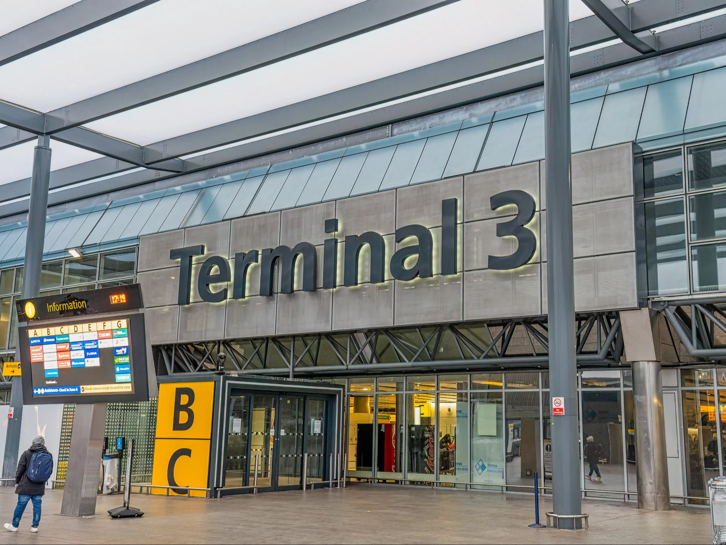 Incydent na lotnisku Heathrow. Kilka osób poszkodowanych, trwa akcja służb