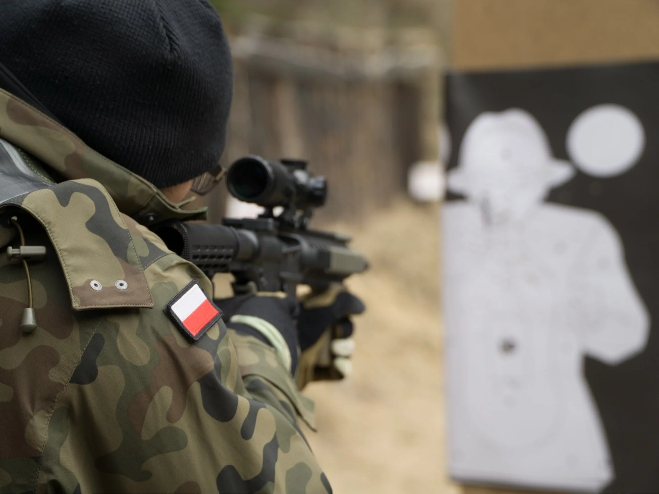 Żołnierz na strzelnicy, zdjęcie ilustracyjne