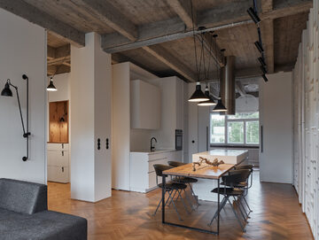 Industrialne mieszkanie w Pradze, projekt Formafatal