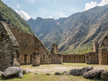 Inkaskie ruiny w Chachabamba w Narodowym Parku Archeologicznym Machu Picchu (Peru)