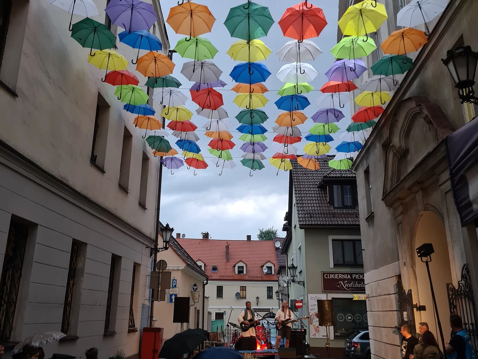 Parasolki nad ulicą Bankową w Pszczynie