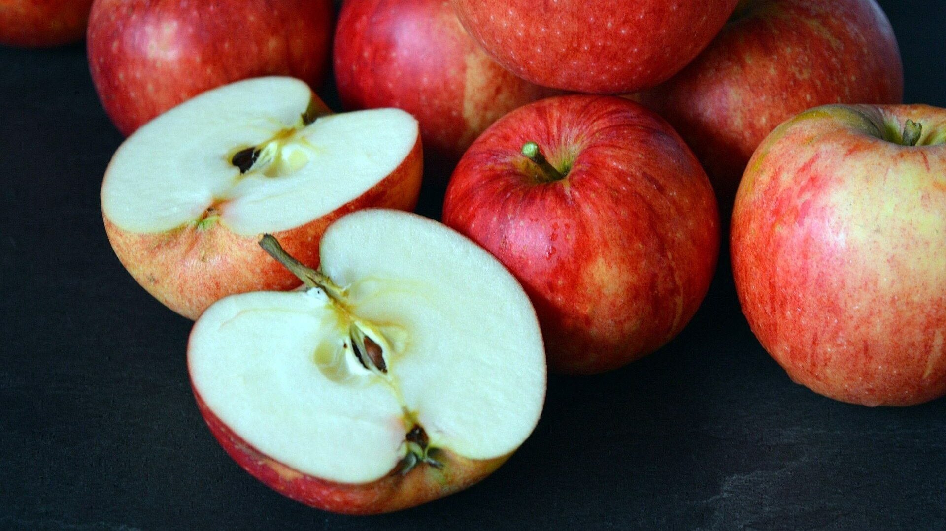Czy powinno się jeść pestki jabłek? Dowiedz się, jakie mają adekwatności