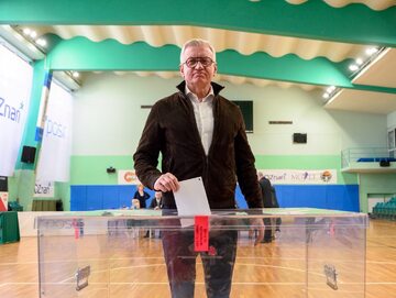 Jacek Jaśkowiak oddaje głos w drugiej turze wyborów w Poznaniu