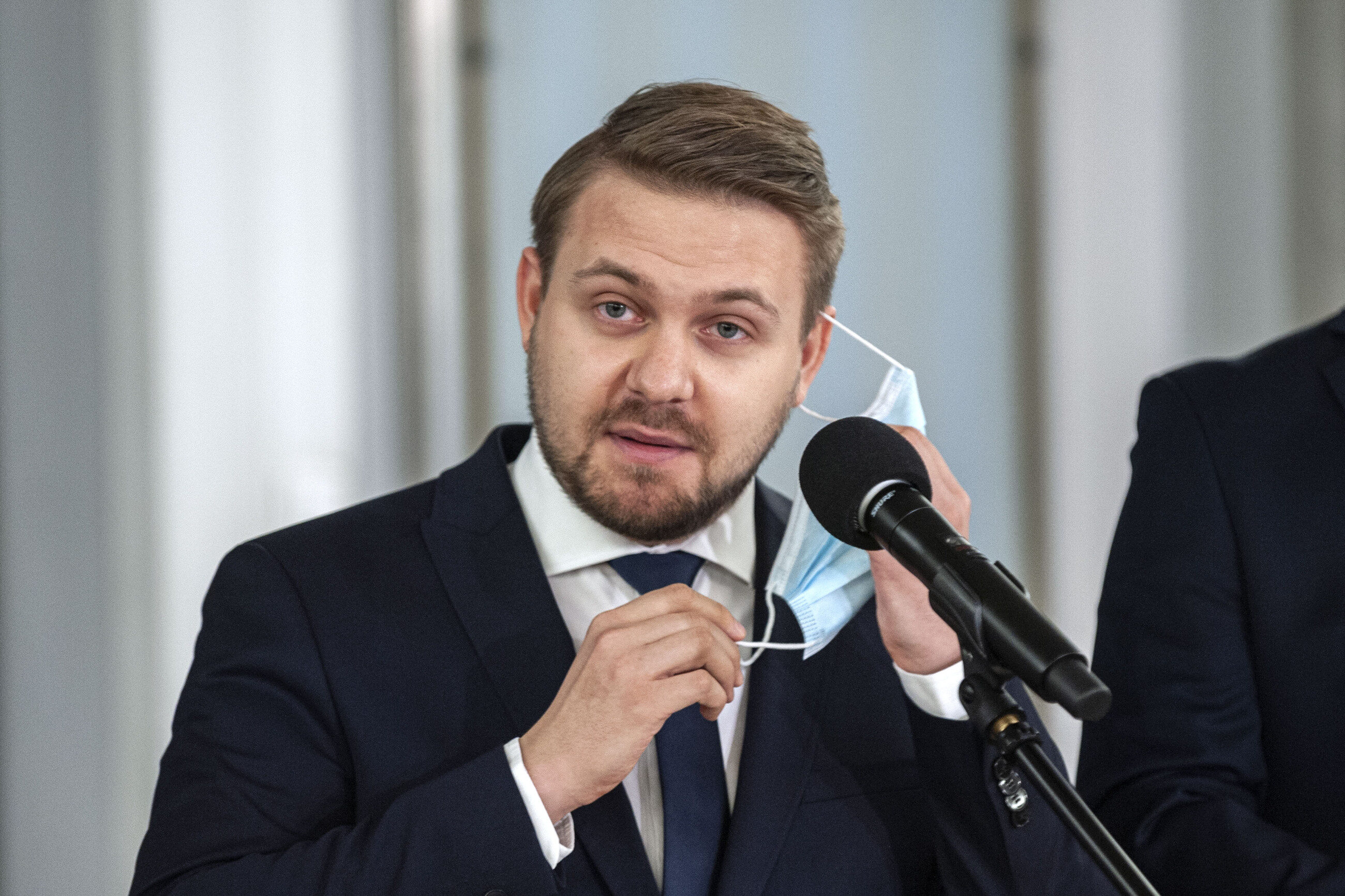 Ozdoba grzmi o „cenzurze chrześcijaństwa