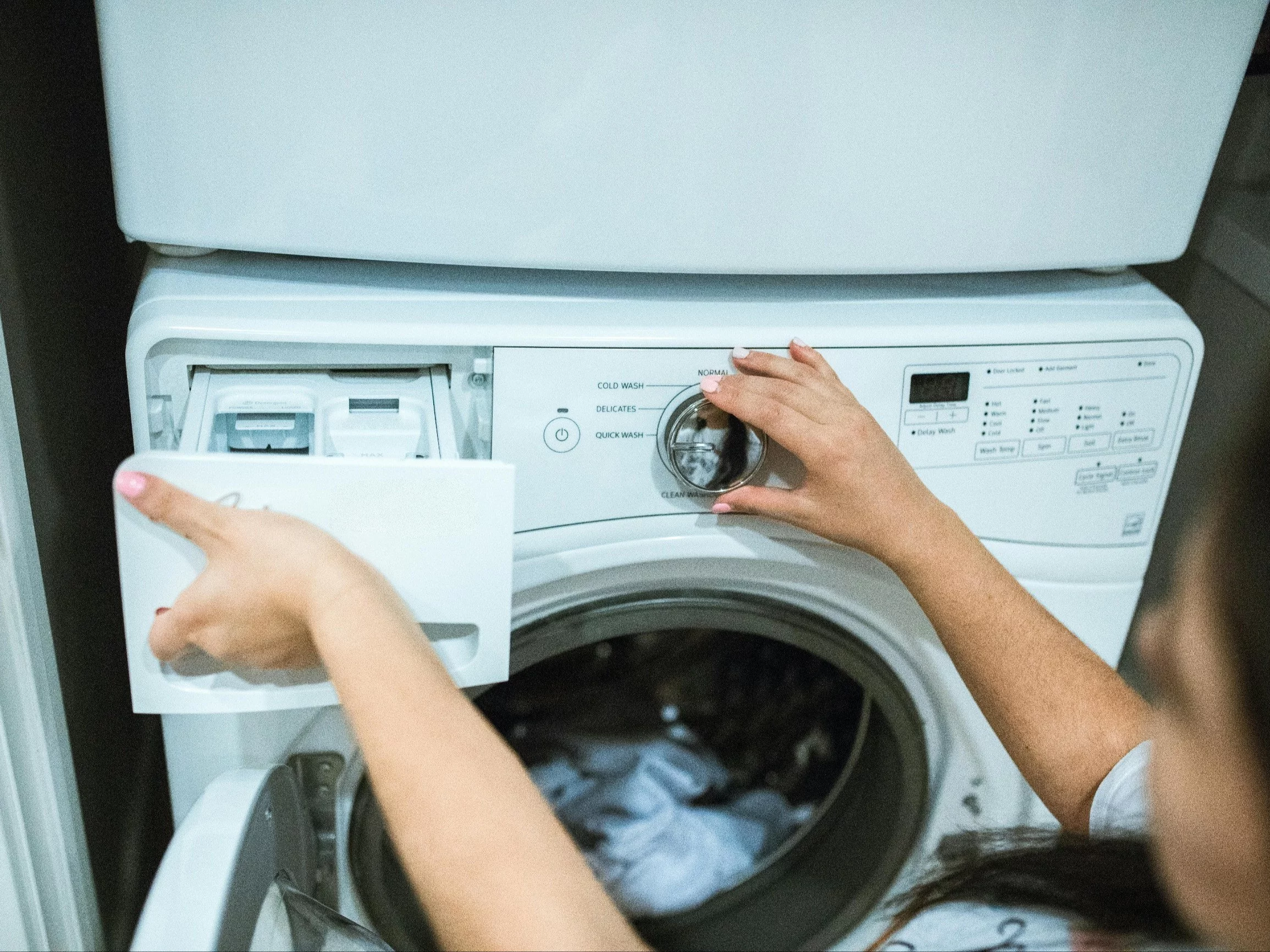 Raz w miesiącu wlej do pralki