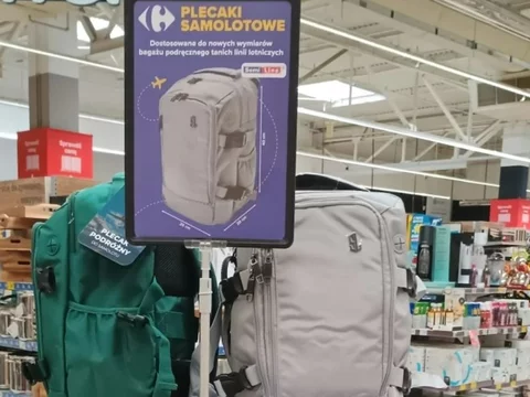 Plecak samolotowy w ofercie Carrefour