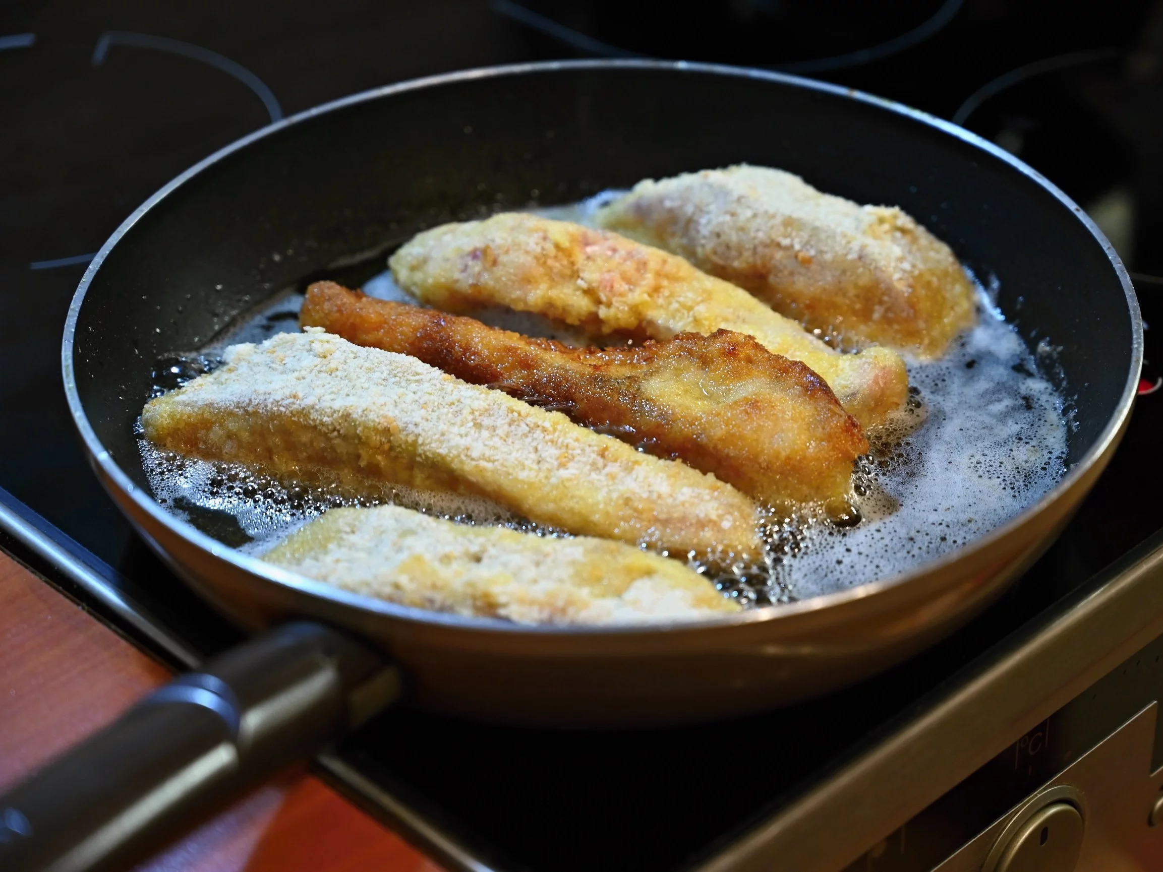 Najtrudniejsze do usunięcia są aromaty tłustych potraw, smażonej ryby oraz cebuli