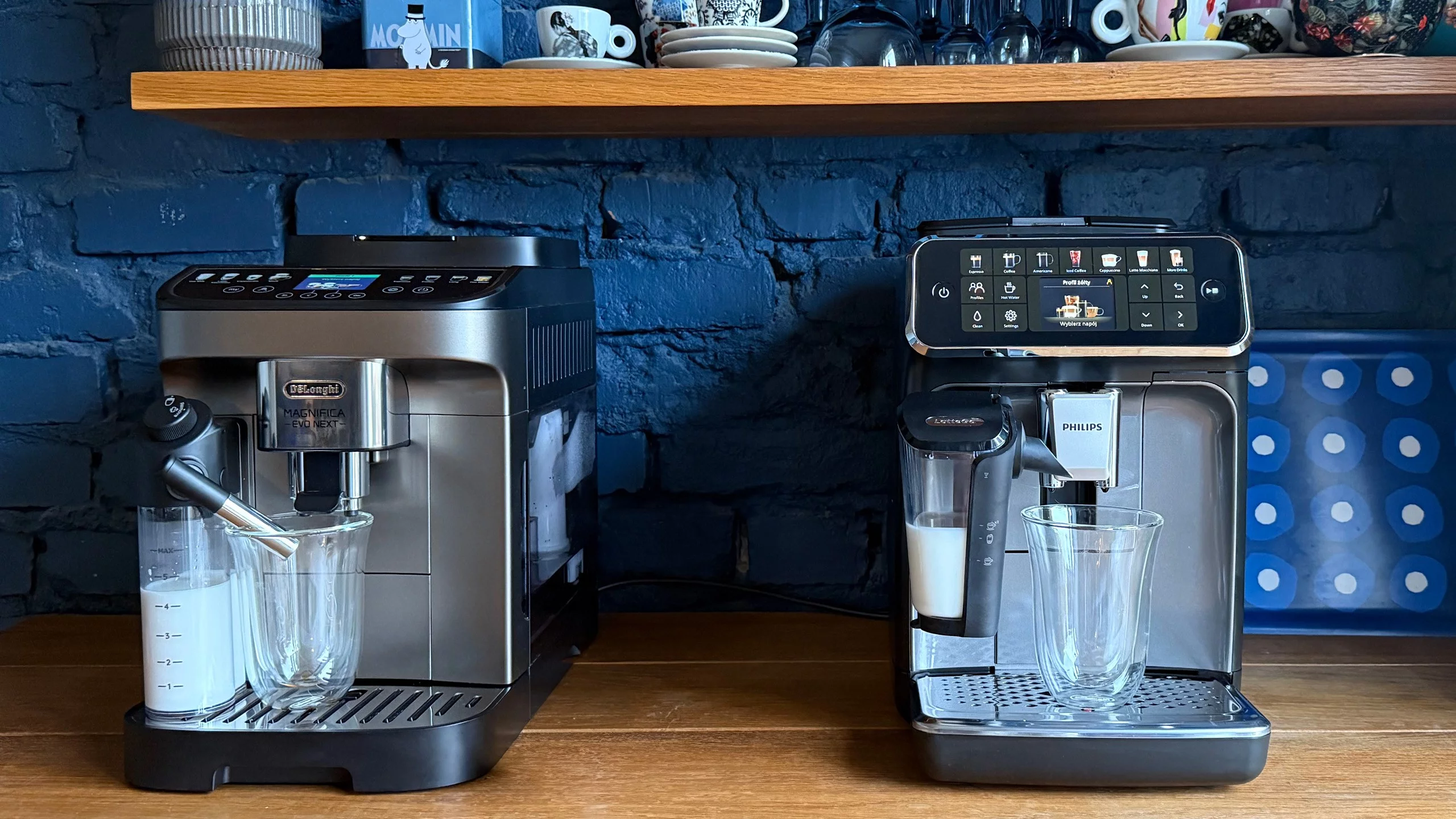 Jaki ekspres do kawy do 2500 zł? Testujemy ekspresy De'Longhi Magnifica Evo Next, i Philips LatteGo 4400