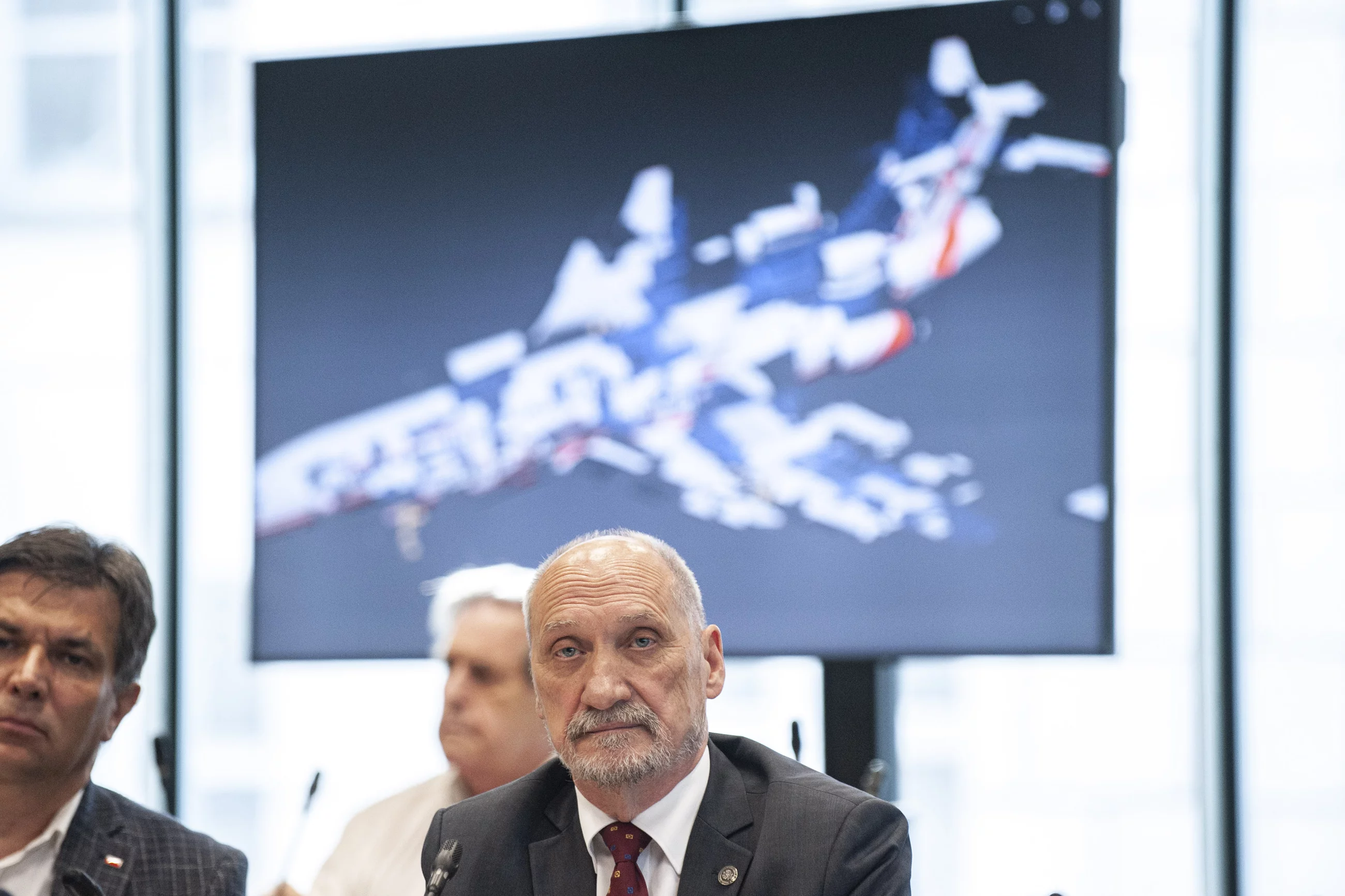 Antoni Macierewicz na posiedzeniu komisji obrony ws. podkomisji