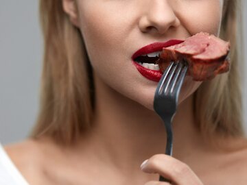 Jakich produktów w diecie powinny unikać kobiety cierpiące na tę chorobę?, zdjęcie ilustracyjne