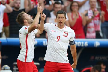 Jakub Błaszczykowski i Robert Lewandowski po golu w meczu z Ukrainą