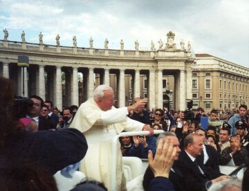 Jan Paweł II na pl. Świętego Piotra w 2000 roku