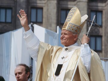 Jan Paweł II podczas pielgrzymki do Polski w 1987 roku