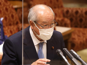 Japoński minister finansów Shunichi Suzuki