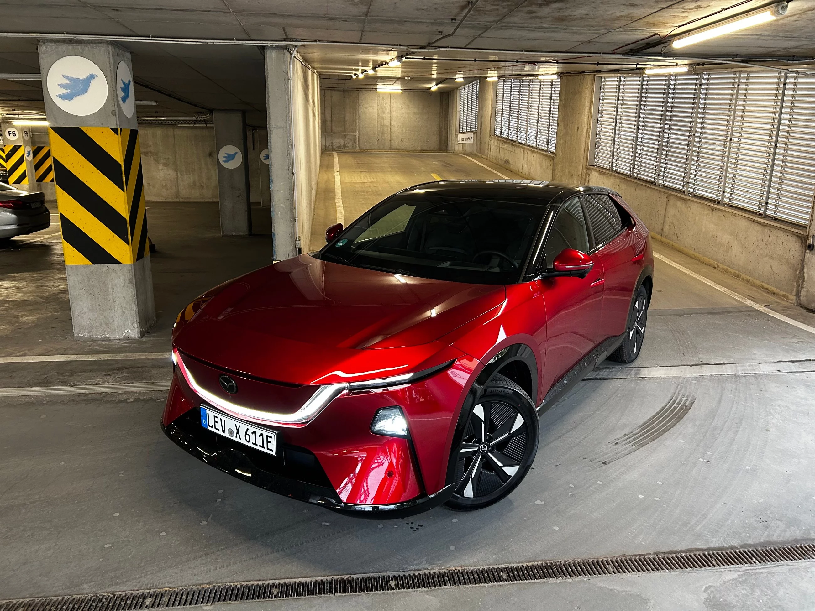 Nowa Mazda CX-6e