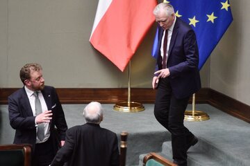 Jarosław Gowin w Sejmie, niżej Łukasz Szumowski i Jarosław Kaczyński
