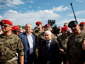 Jarosław Kaczyński na pikniku wojskowym w Uniejowie