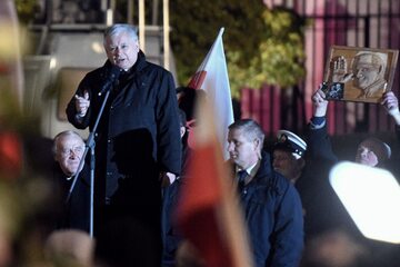 Jarosław Kaczyński podczas miesięcznicy smoleńskiej 10 maja