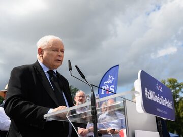 Jarosław Kaczyński podczas pikniku rodzinnego z cyklu „Z miłości do Polski” w Połajewie