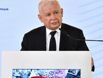 Jarosław Kaczyński podczas prezentacji raportu o stratach wojennych
