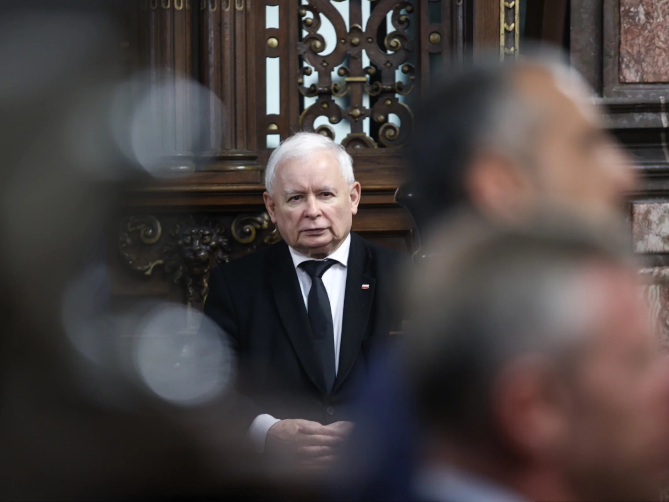 Prezes PiS Jarosław Kaczyński podczas mszy świętej w katedrze na Wawelu w Krakowie