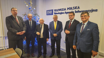 Jarosław Kaczyński w towarzystwie m.in. Ryszarda Czarneckiego