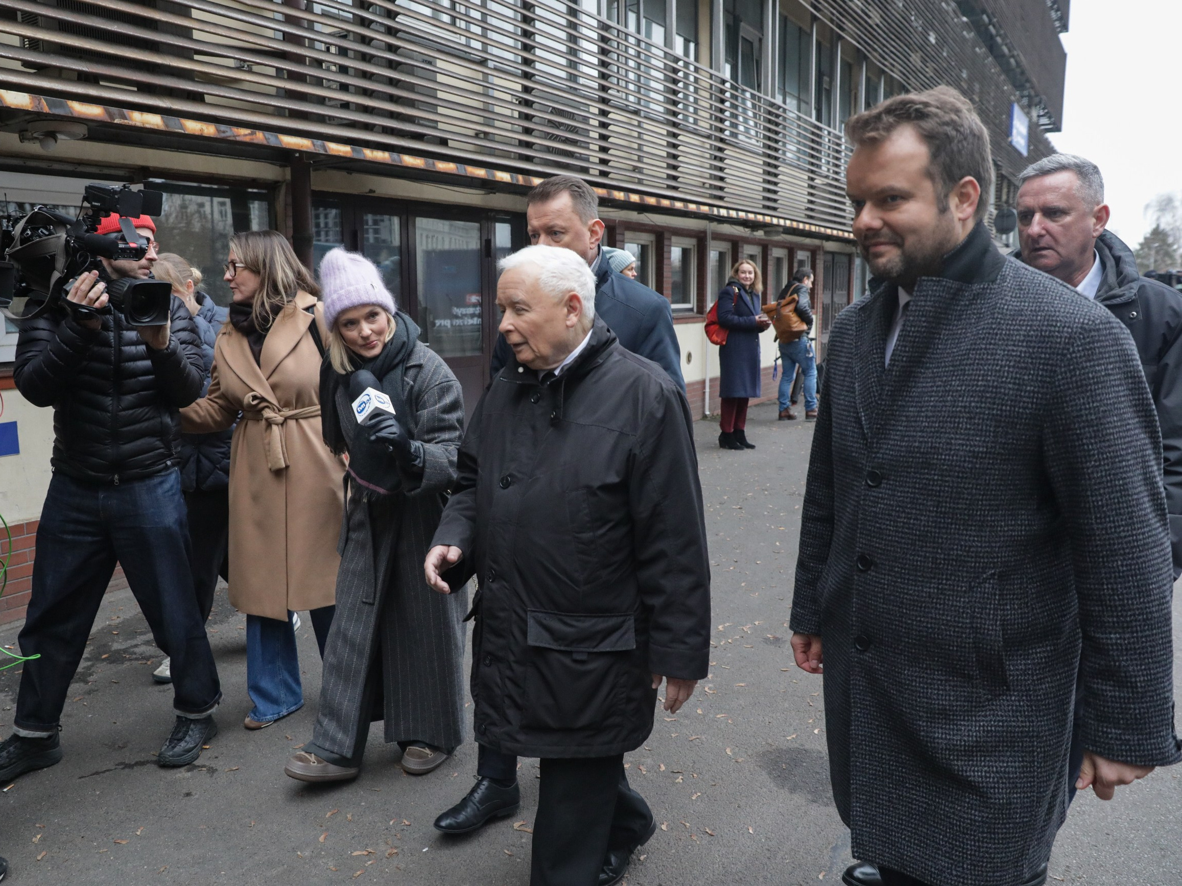 Burza na pilnym spotkaniu władz PiS zwołanym przez Kaczyńskiego. Kulisy zamkniętej narady
