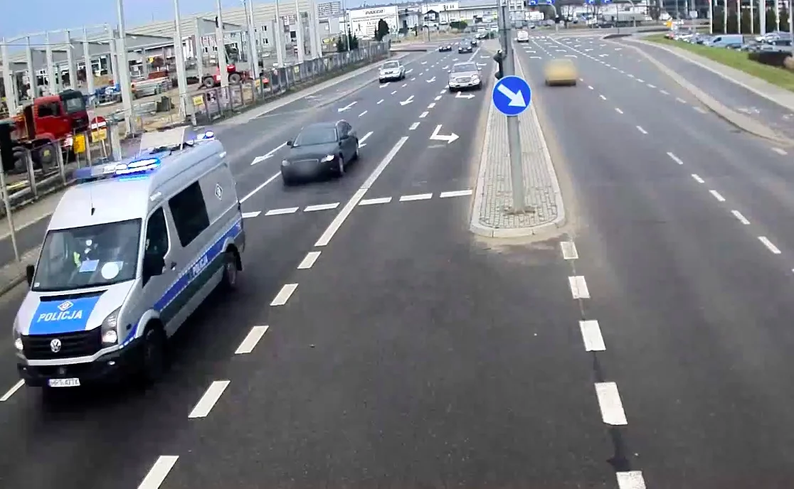 Policja eskortowała dziecko do szpitala
