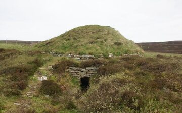 Jeden z grobowców w Orkney