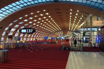 Jeden z terminali lotniska Roissy-Charles de Gaulle w Paryżu