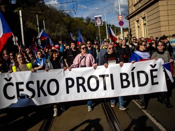 Jedna z demonstracji pod hasłem „Czechy przeciw biedzie”, której uczestnicy domagali się także zakończenia wojny w Ukrainie