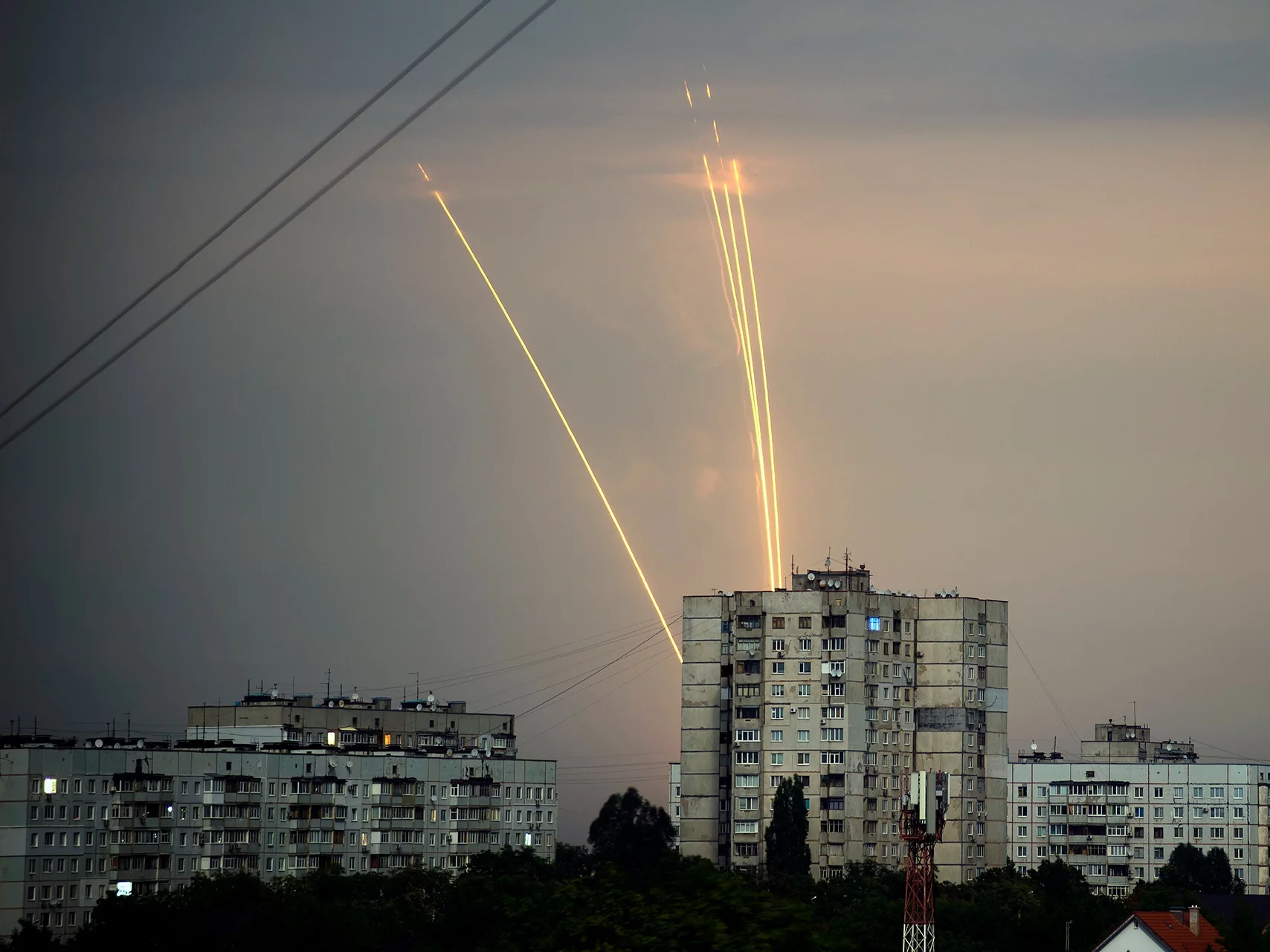 Uchwycony przez fotografa start pocisków z Biełgorodu